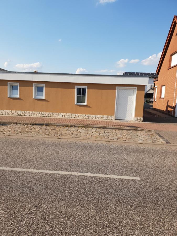 Tinas Ferienwohnung Hohendodeleben Екстер'єр фото